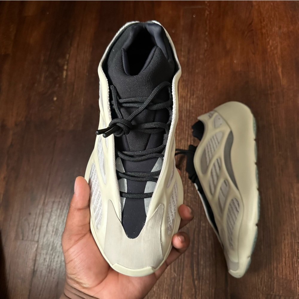 Yeezy 700 v3 “Azael”